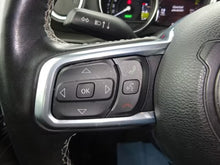 Cargar imagen en el visor de la galería, JEEP Wrangler 4p 2.0 380CV Sahara 8ATX E6D
