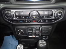 Cargar imagen en el visor de la galería, JEEP Wrangler 4p 2.0 380CV Sahara 8ATX E6D
