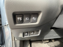 Cargar imagen en el visor de la galería, TOYOTA C-HR 2.0 180H Advance
