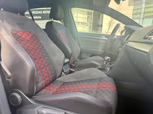 Cargar imagen en el visor de la galería, VOLKSWAGEN Golf GTI TCR 2.0 TSI 213kW290CV DSG
