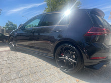 Cargar imagen en el visor de la galería, VOLKSWAGEN Golf GTI TCR 2.0 TSI 213kW290CV DSG 5p.
