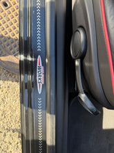 Cargar imagen en el visor de la galería, MINI MINI John Cooper Works Cabrio
