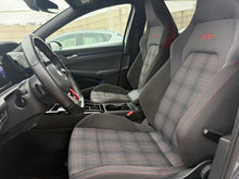 Cargar imagen en el visor de la galería, VOLKSWAGEN Golf GTI 2.0 TSI DSG
