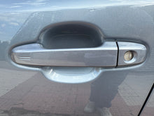 Cargar imagen en el visor de la galería, TOYOTA C-HR 2.0 180H Advance
